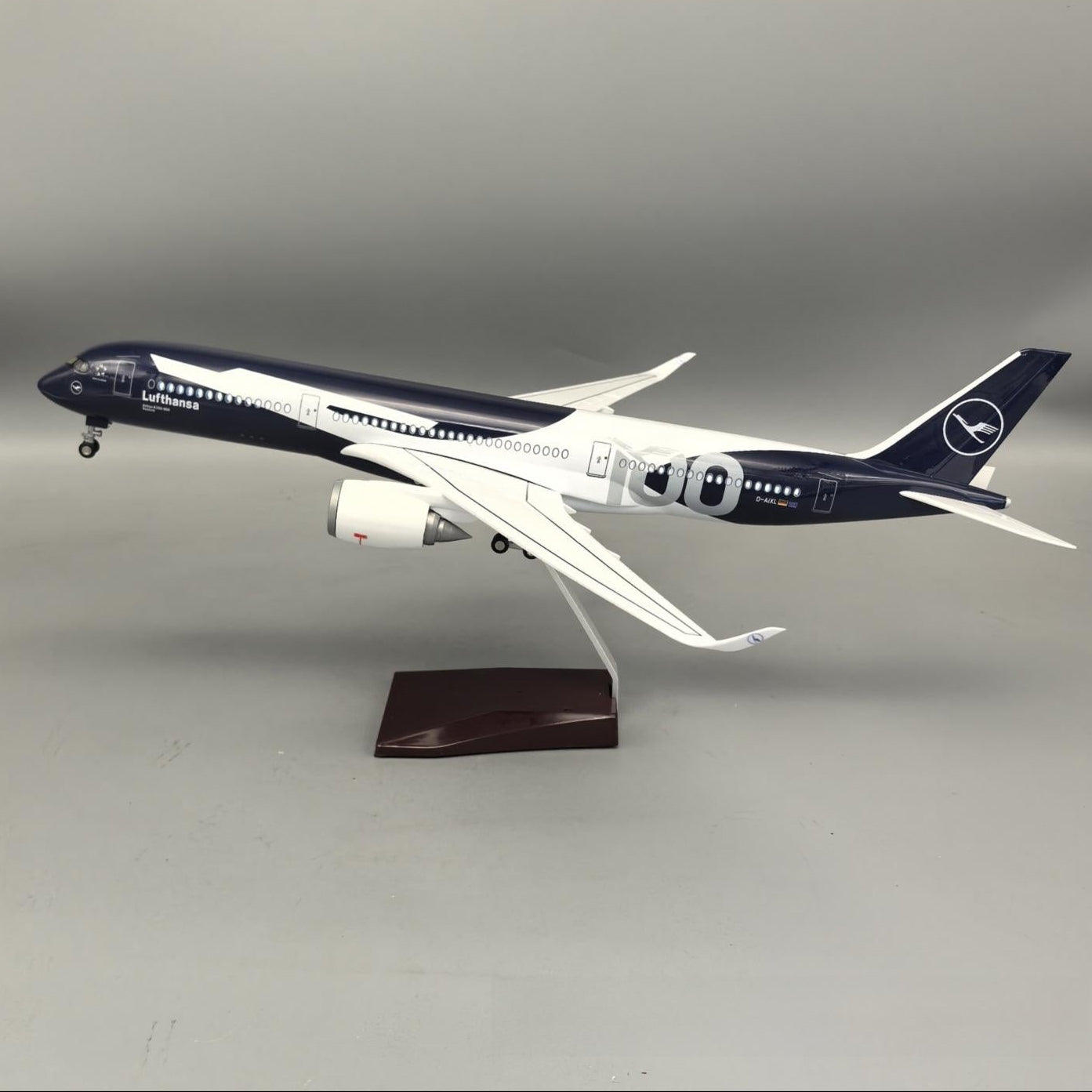Lufthansa Airbus A350-900 "Centennial 1926–2026" – 47 cm / 18.5 in – Voice-Activated LED Display Model