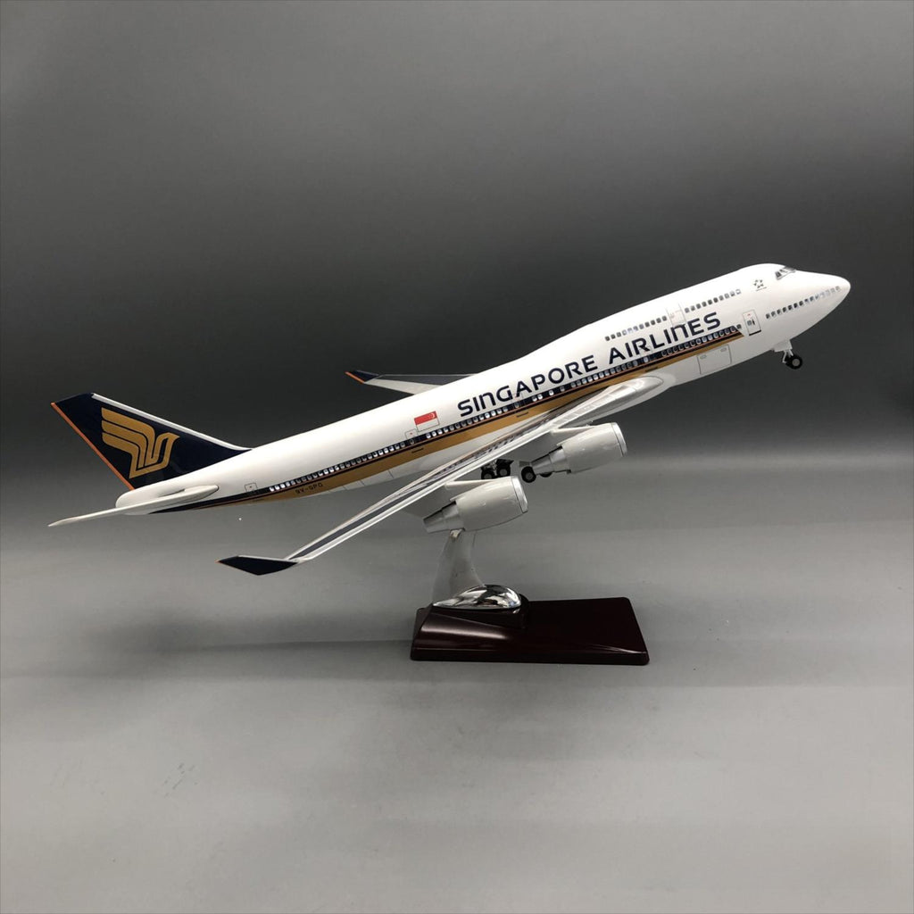 Singapore Airlines Boeing 747-400 1:150 – 47 cm / 18.5 in – Opening Cabin Interior & LED Lights