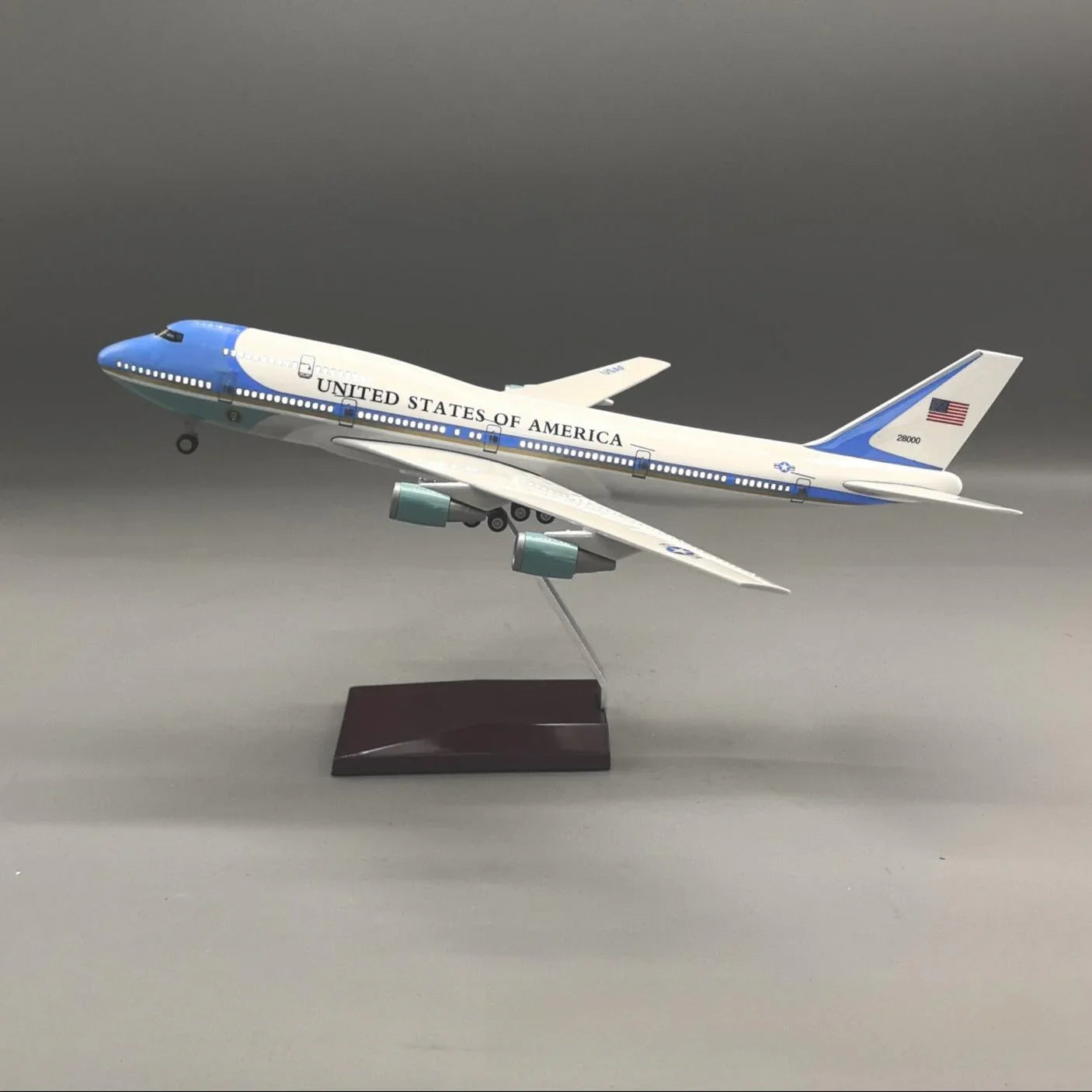US Air Force One Boeing 747 1:190 – 37 cm / 14.6 in – LED Lights - Gallery 6