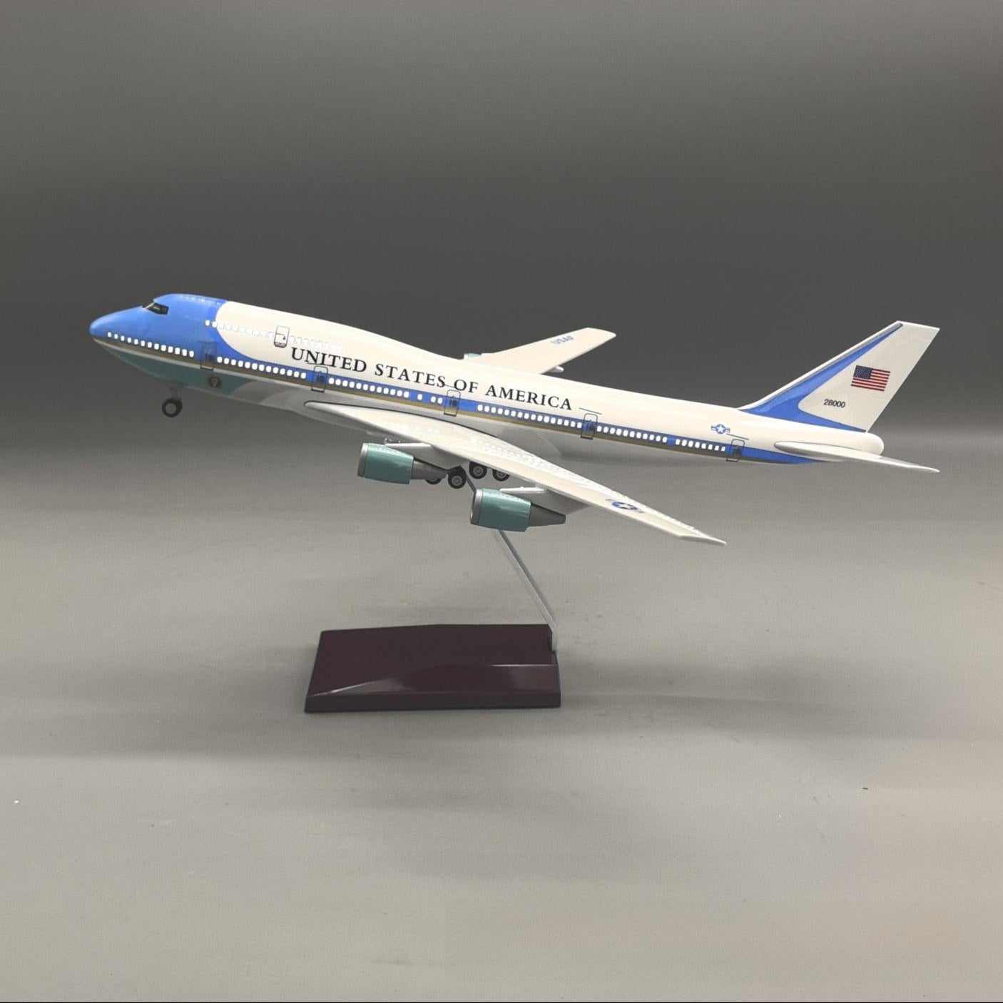US Air Force One Boeing 747 1:190 – 37 cm / 14.6 in – LED Lights