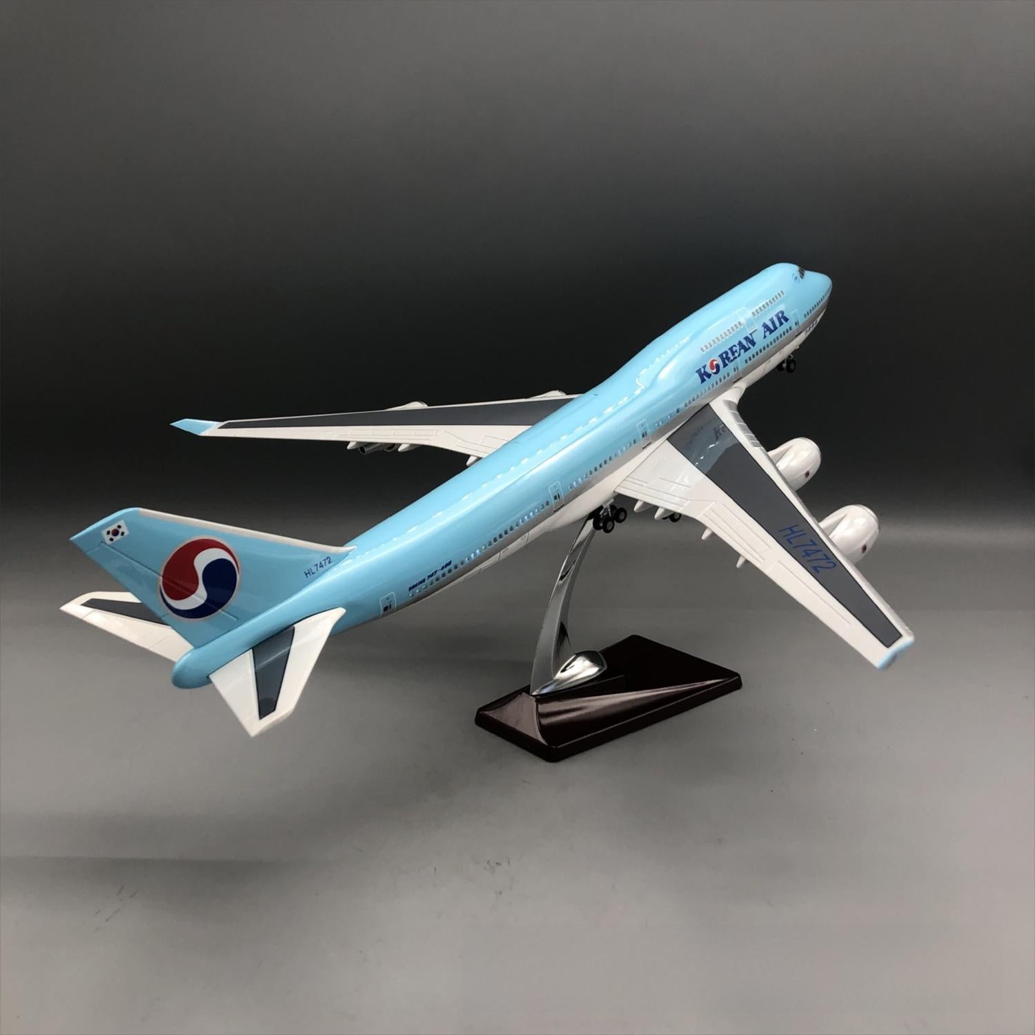 Korean Air Boeing 747-400 1:150 – 47 cm / 18.5 in – Opening Cabin Interior & LED Lights - Gallery 4