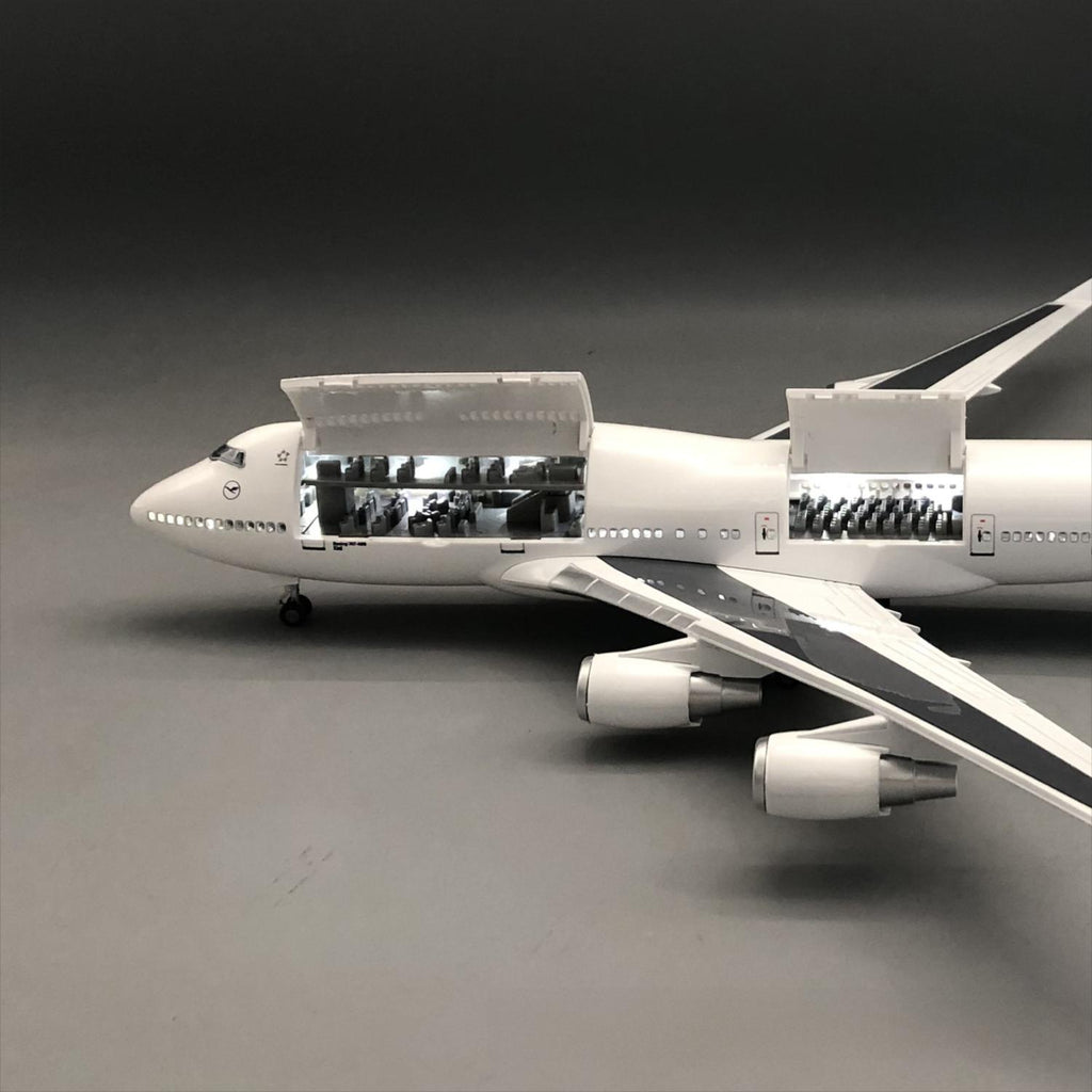 Lufthansa Boeing 747-400 1:150 – 47 cm / 18.5 in – Opening Cabin Interior & LED Lights