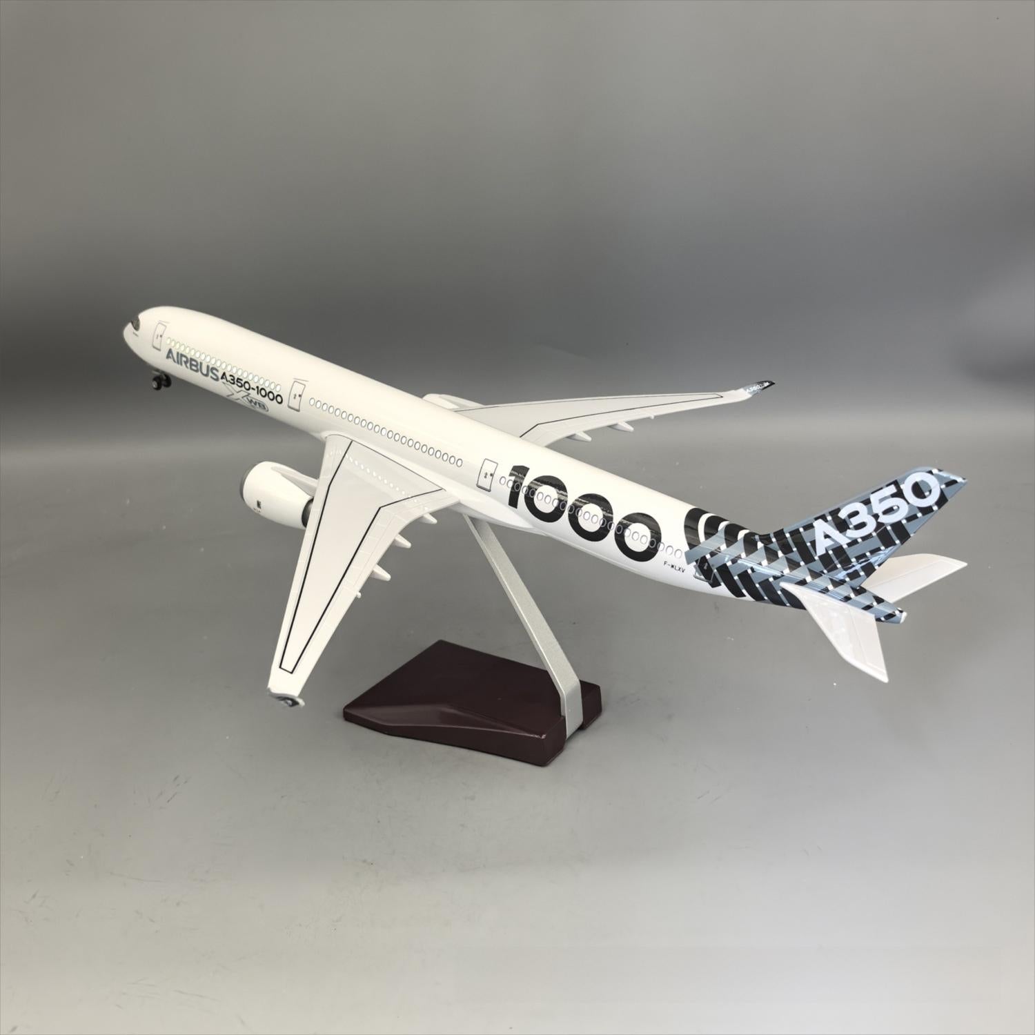 Airbus A350-1000 Carbon Fiber Prototype – 47 cm / 18.5 in – Synthetic Resin Desktop Display Model