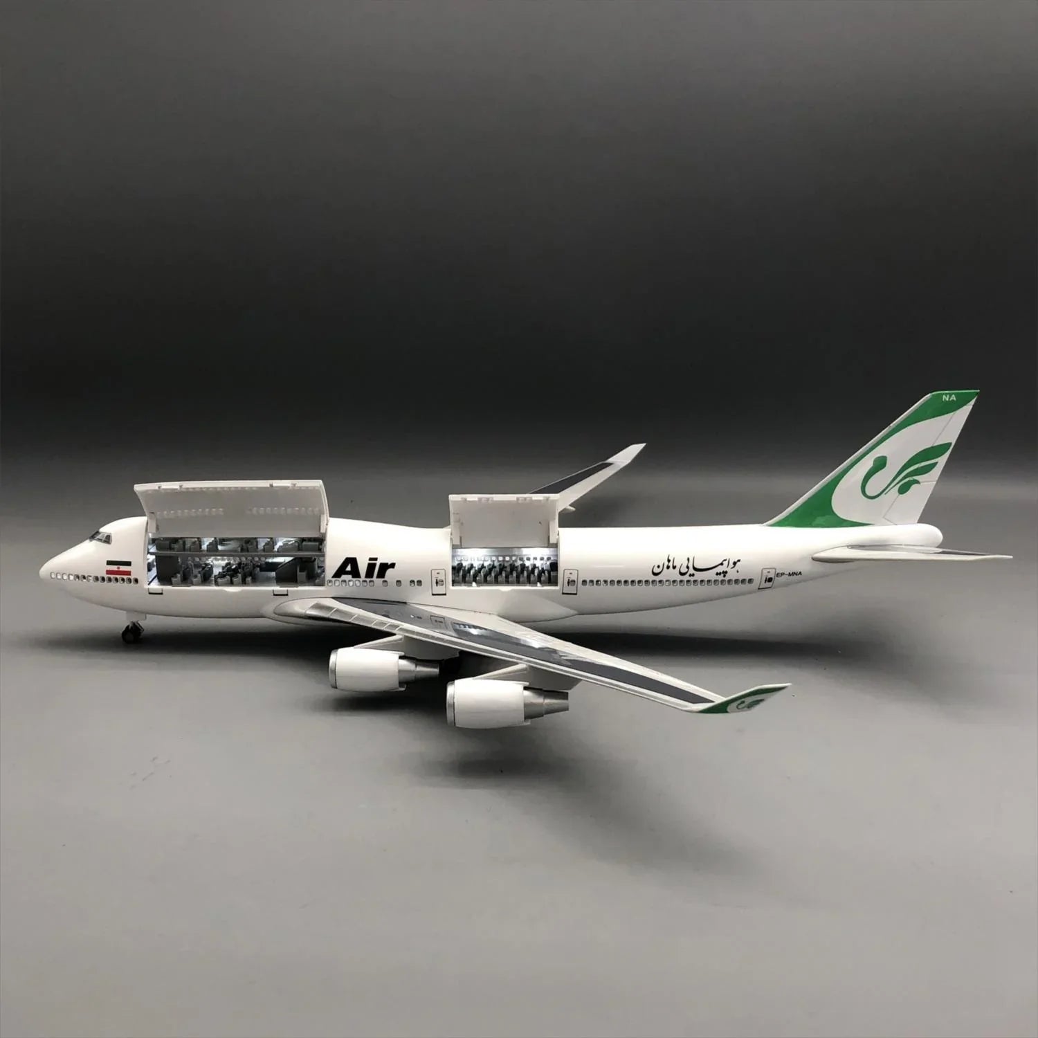 Mahan Air Boeing 747-400 1:150 – 47 cm / 18.5 in – Opening Cabin Interior & LED Lights - Gallery 2