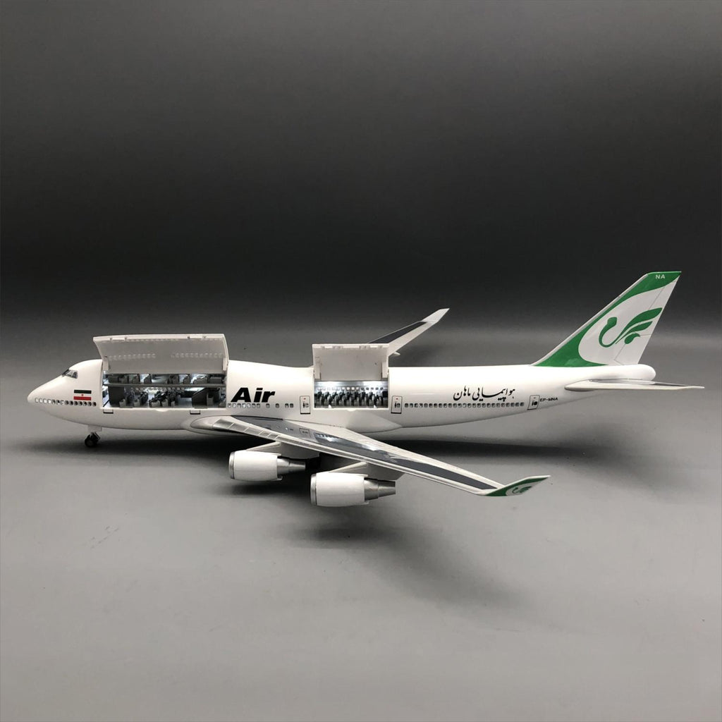 Mahan Air Boeing 747-400 1:150 – 47 cm / 18.5 in – Opening Cabin Interior & LED Lights