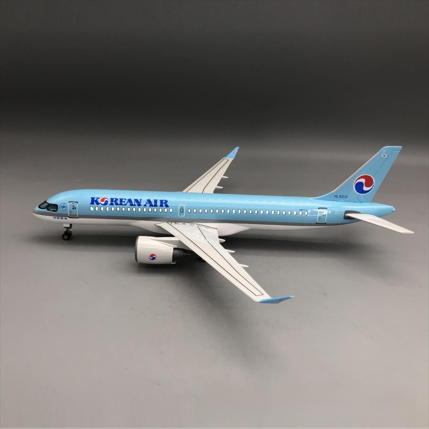 Korean Air Airbus A220-300 1:100 – 38 cm / 15.0 in – LED Lights