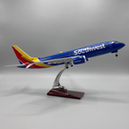Boeing 737 MAX 8 Southwest 1:80 – 47 cm / 18.5 in – LED Lights
