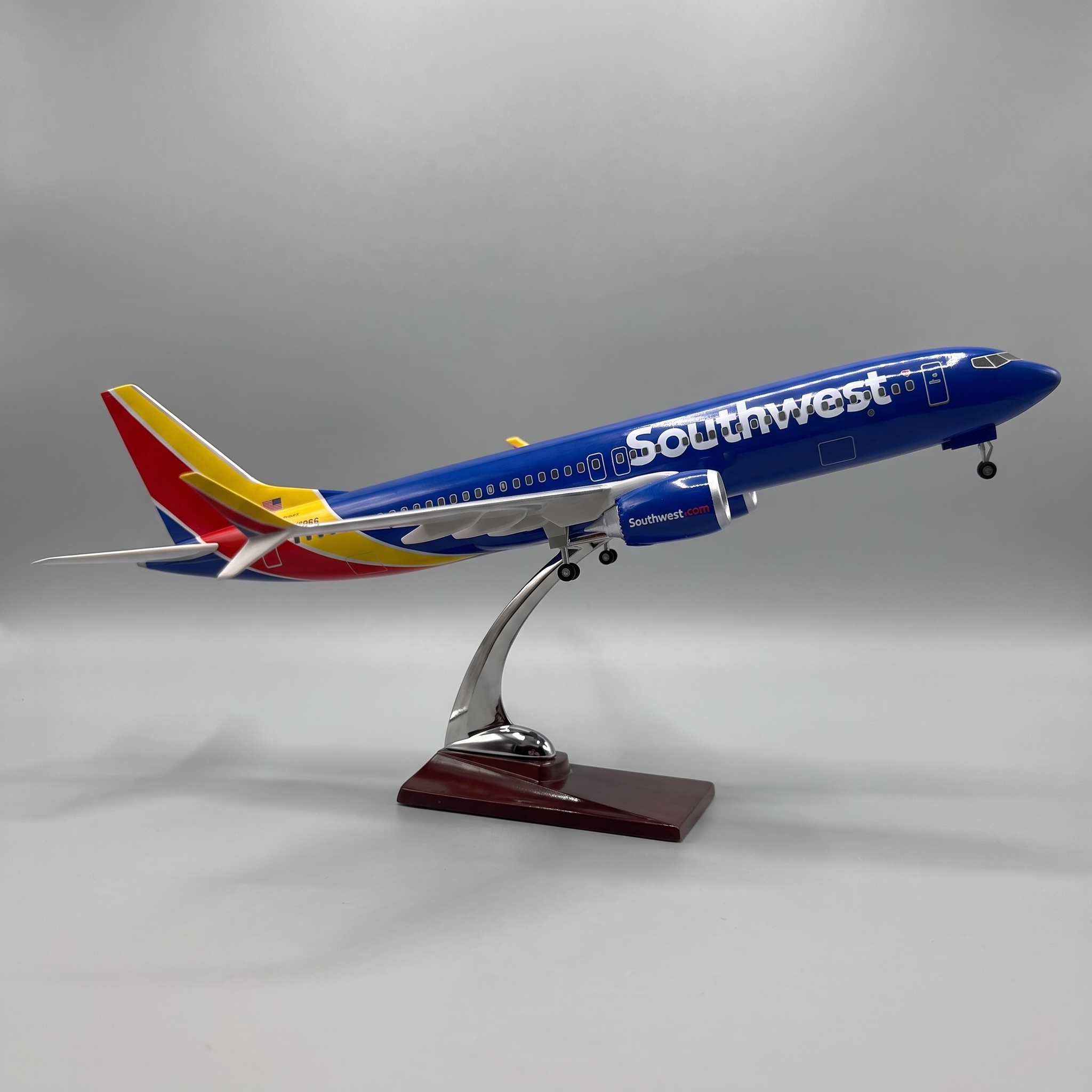 Boeing 737 MAX 8 Southwest 1:80 – 47 cm / 18.5 in – LED Lights