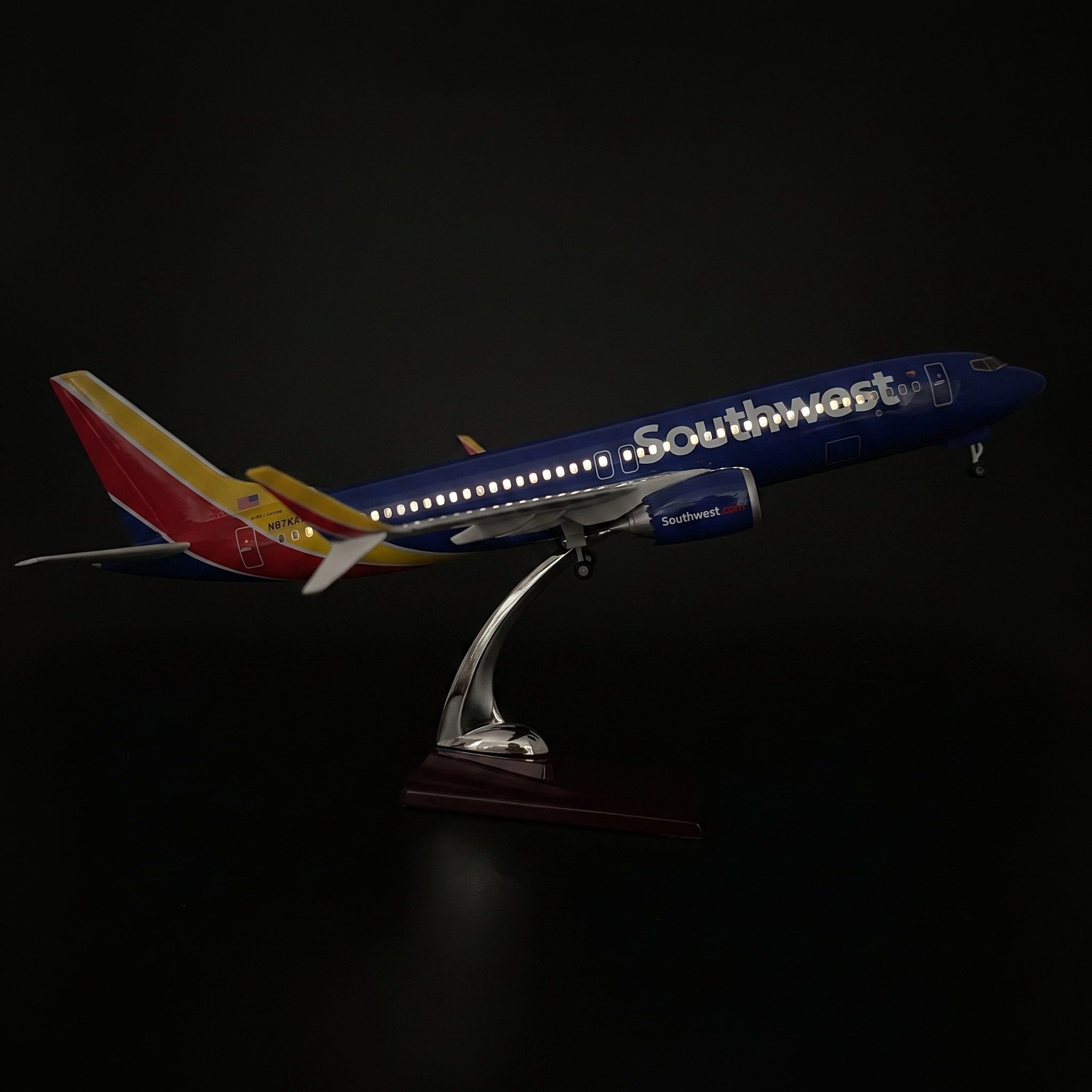 Boeing 737 MAX 8 Southwest 1:80 – 47 cm / 18.5 in – LED Lights