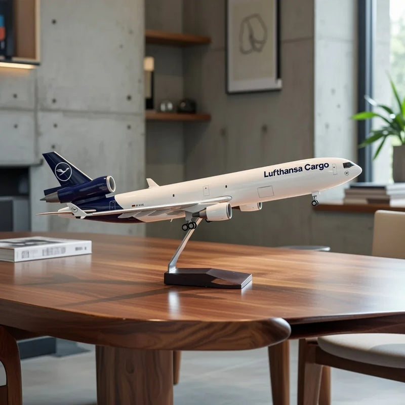 MD-11 Lufthansa Cargo 1:130 – 47 cm / 18.5 in - Image 5