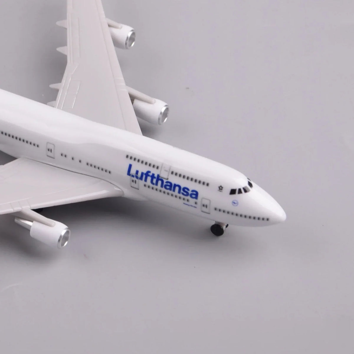 Close-up of the Lufthansa 747-400 model nose and Lufthansa titles