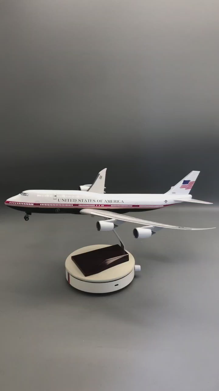 Air Force One Boeing 747-8 (VC-25B) 1:150 Scale Model Airplane – New Presidential Livery (47cm / 18.5")