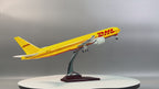 DHL Boeing 777-F Cargo 1:150 – 47 cm / 18,5 in – Maqueta de resina sólida prémium