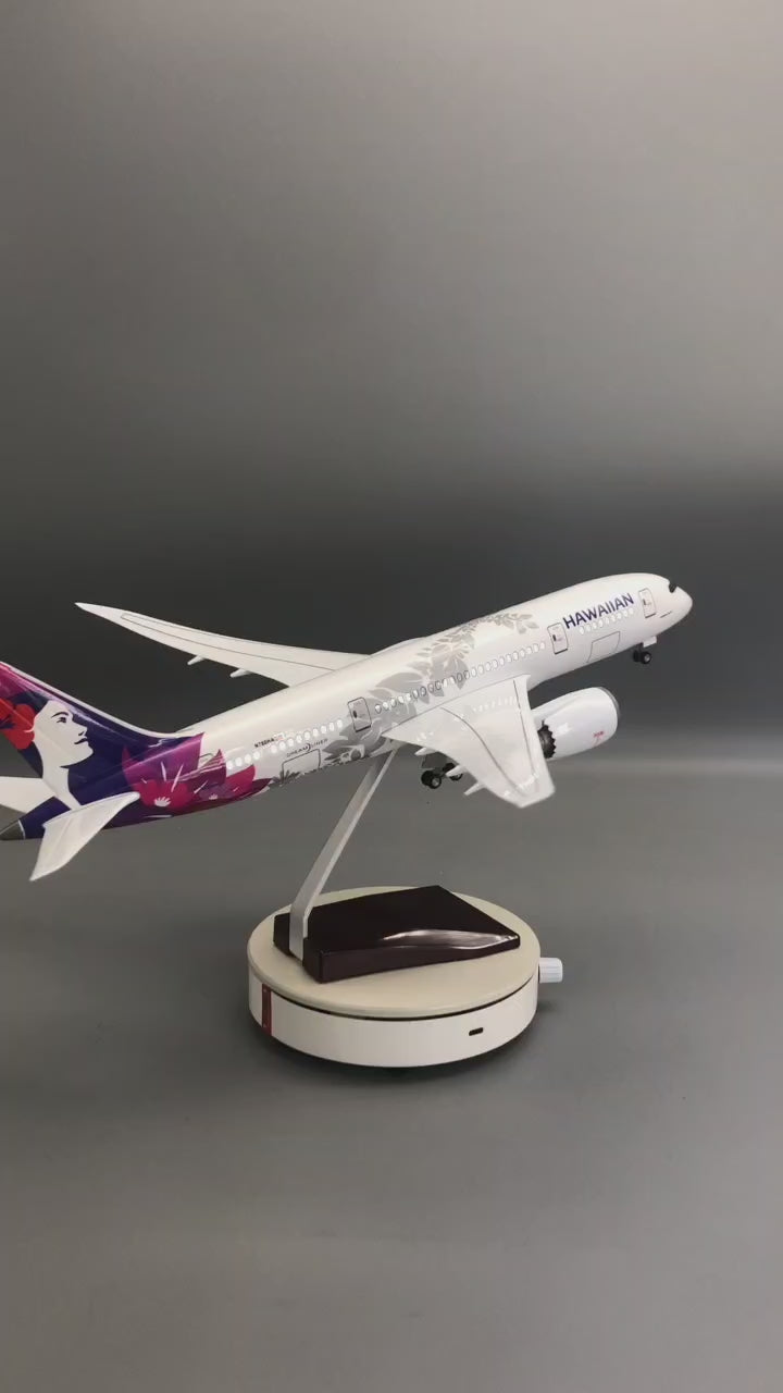 Hawaiian Airlines Boeing 787-8 Dreamliner 1:130 – 43 cm / 16.9 in – LED Lights