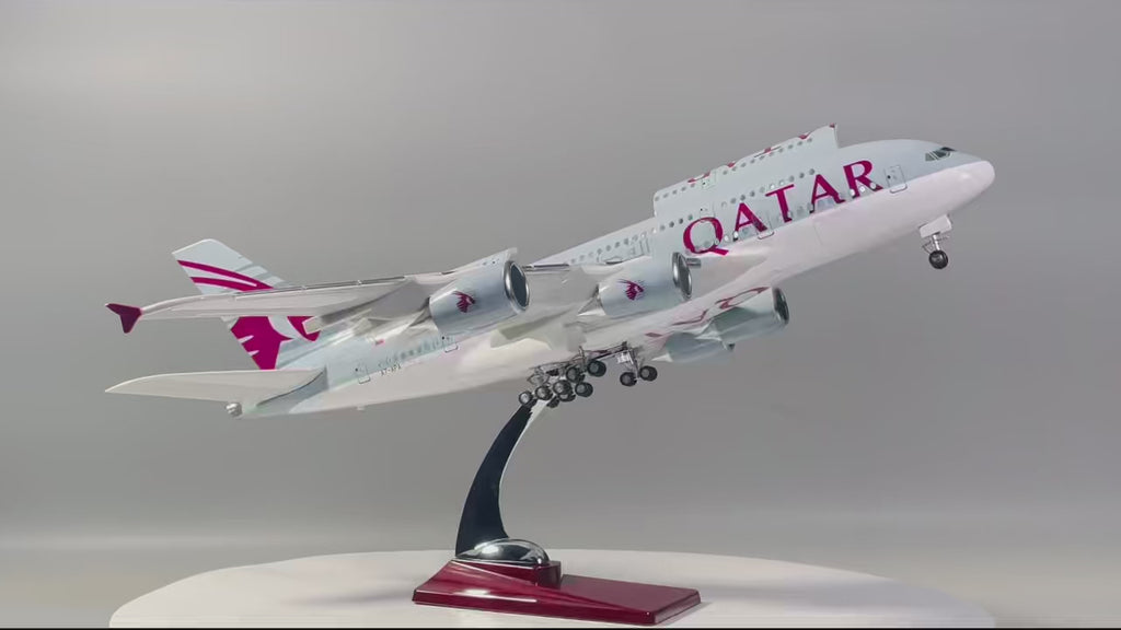 Airbus A380 Qatar 1:160 – 47 cm / 18.5 in – Opening Interior