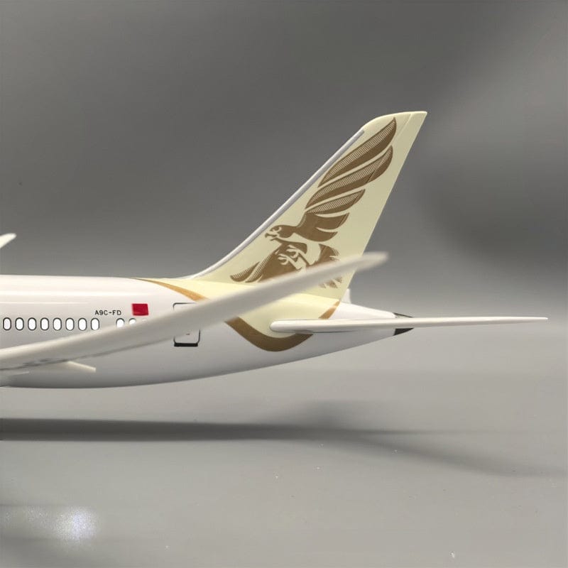 طائرة B787-9 تابعة لشركة طيران الخليج - مقياس 1/130 - 43 سم - 16.9 بوصة