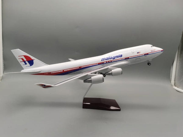 B747 Malasia - Escala 1/157 - 47cm - 18,5 pulgadas